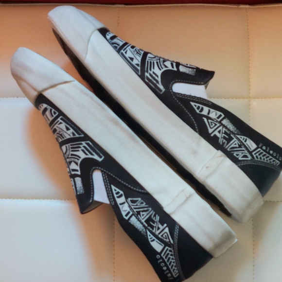 O.X.S. graphic printed slip-on leather sneakers, EU41, NWT unisex - Picture 7 of 12